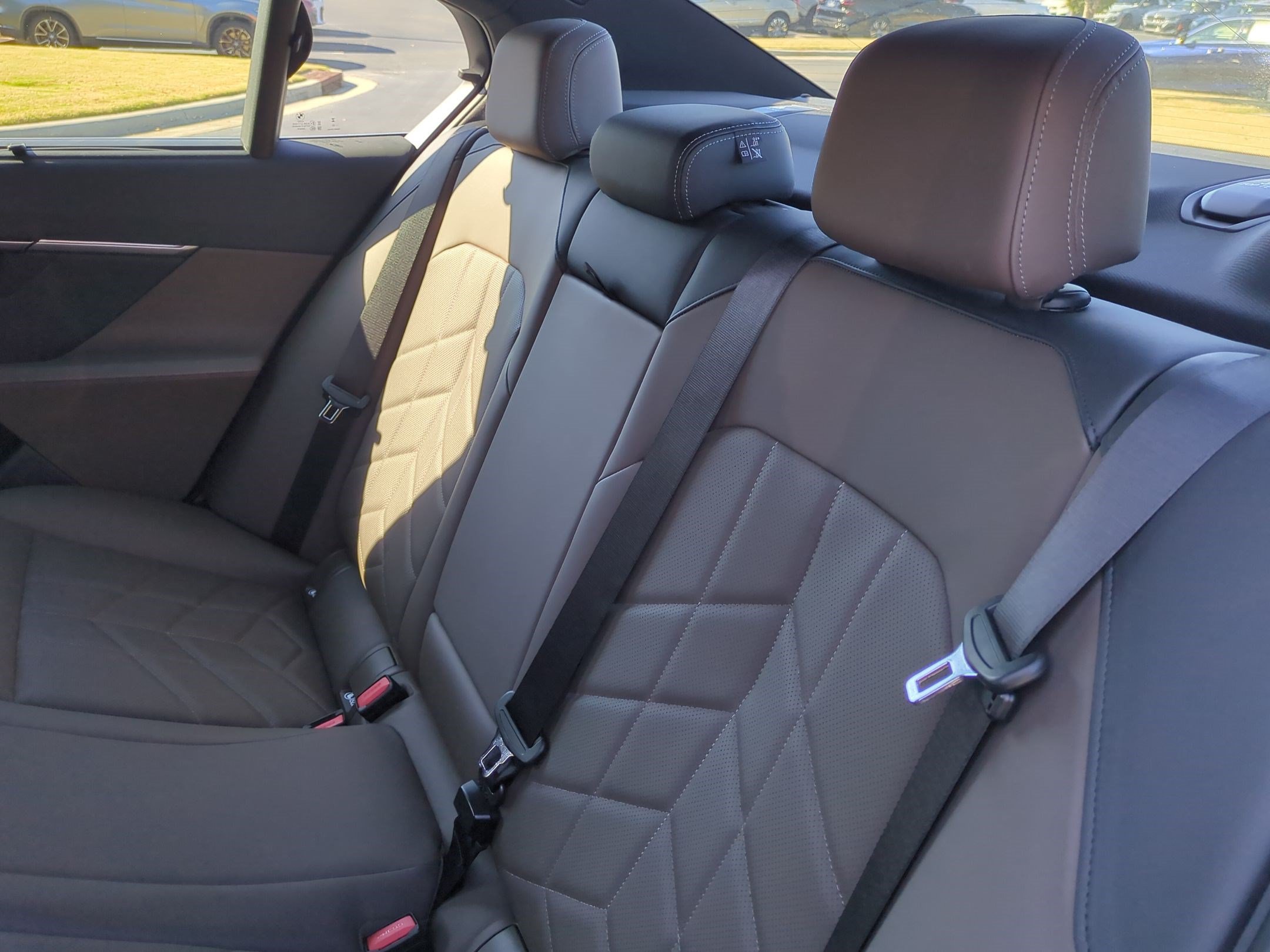Used 2024 BMW i5 eDrive40i w/ Executive Package RWD image 31