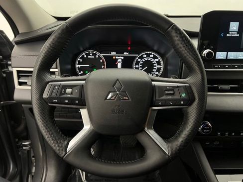 Used 2024 Mitsubishi Outlander SE image 11