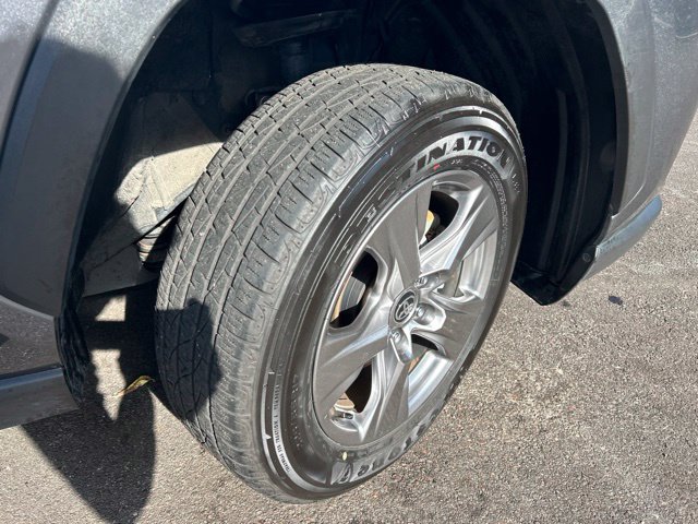 Used 2017 Toyota Highlander Limited w/ Protection Package #3 AWD/4WD image 12
