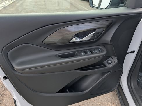 Used 2023 GMC Terrain SLE w/ Driver Convenience Package image 12