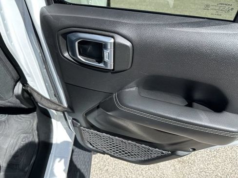 Used 2020 Jeep Wrangler Unlimited Sahara AWD/4WD image 16