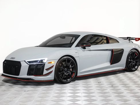 Used 2018 Audi R8 V10 plus w/ Full Leather Package AWD/4WD image 18