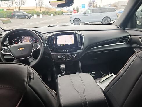 Used 2022 Chevrolet Traverse Premier image 11