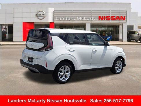 Used 2024 Kia Soul LX w/ Option Group 015 FWD image 3