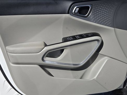 Used 2022 Kia Soul LX w/ Technology Package image 12