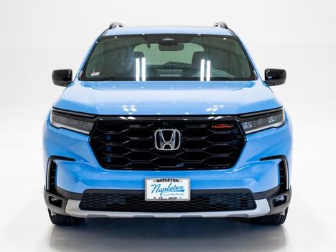 Used 2025 Honda Pilot TrailSport image 4