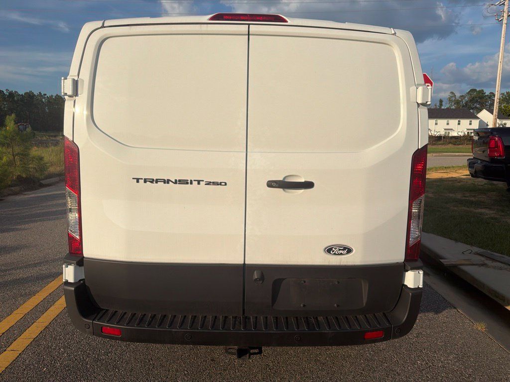 Used 2026 Ford Transit 250 Low Roof RWD image 4
