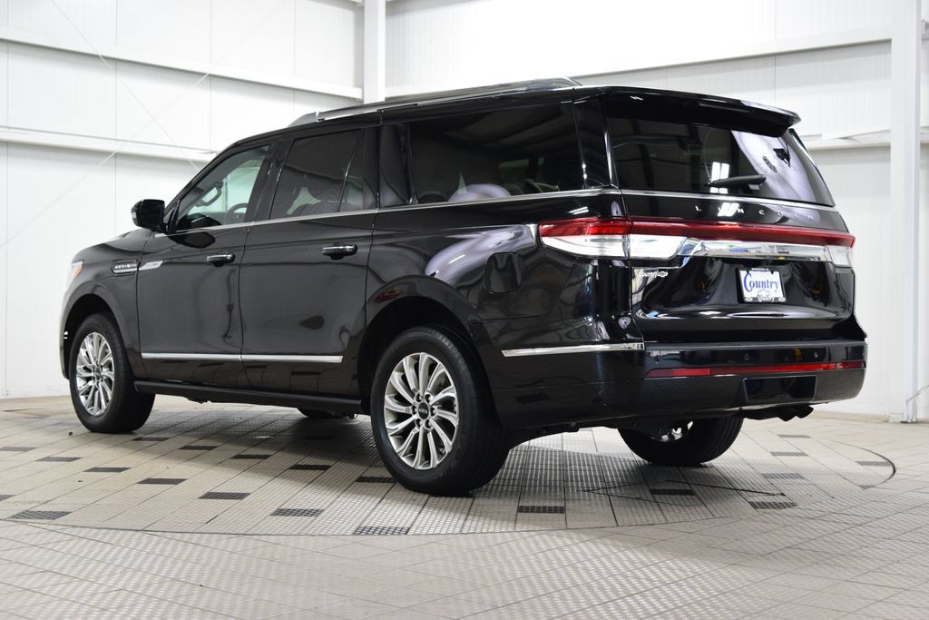 Used 2024 Lincoln Navigator L 4WD image 6