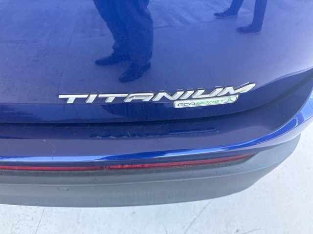 Used 2015 Ford Edge Titanium w/ Equipment Group 302A FWD image 4