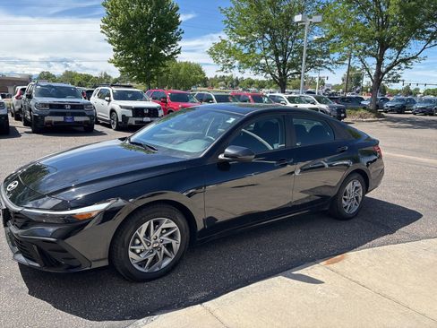 Used 2025 Hyundai Elantra Hybrid FWD image 1