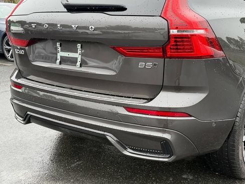 Certified 2024 Volvo XC60 B5 Plus w/ Protection Package Premier AWD/4WD image 10