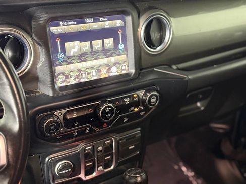 Used 2019 Jeep Wrangler Unlimited Sahara w/ Uconnect 4C Nav & Sound Group AWD/4WD image 14