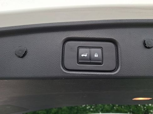 Used 2024 Nissan Pathfinder Platinum AWD/4WD image 31