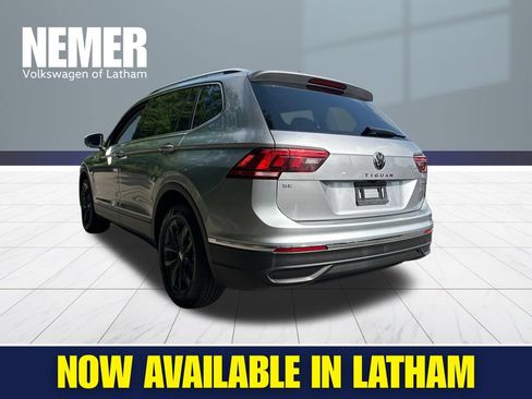 Used 2024 Volkswagen Tiguan SE AWD/4WD image 2