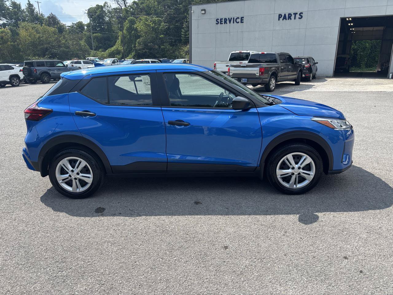 Used 2025 Nissan Kicks Play S FWD image 4