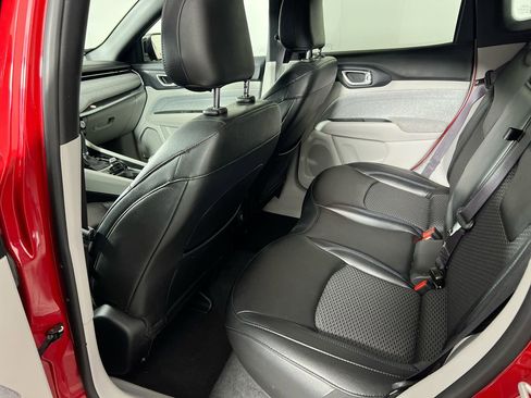 Used 2024 Jeep Compass Latitude image 26