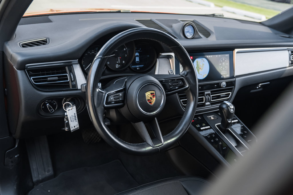 Used 2023 Porsche Macan AWD/4WD image 25