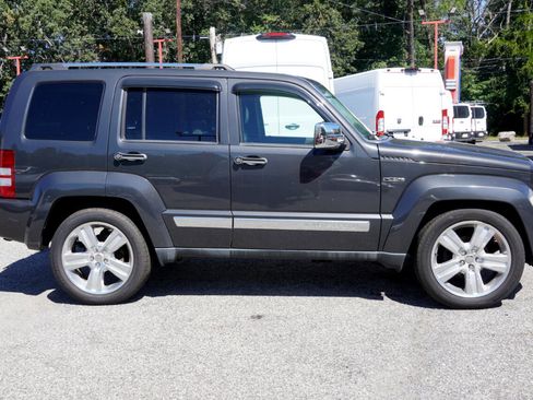 Used 2011 Jeep Liberty Sport image 5