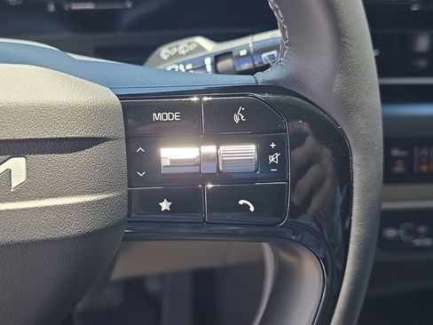 New 2027 Kia Carnival LX FWD image 31