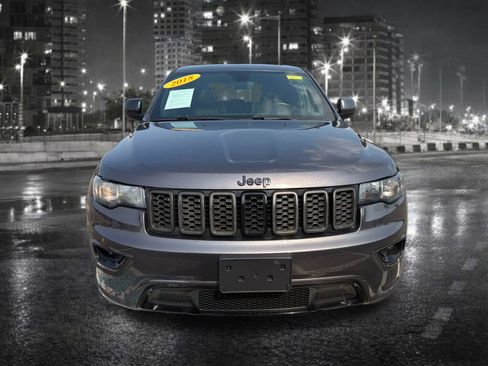 Used 2018 Jeep Grand Cherokee Altitude AWD/4WD image 9