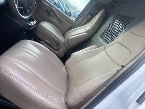 Used 2019 Chevrolet Express 2500 w/ Driver Convenience Package image 10