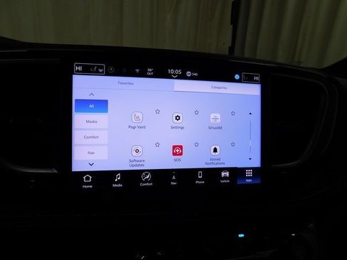 Used 2025 Chrysler Pacifica Limited image 36