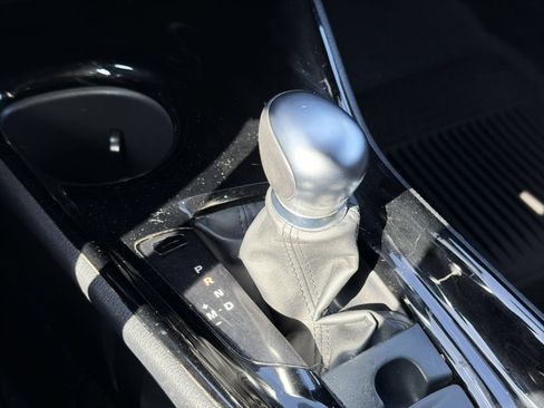 Used 2022 Toyota C-HR XLE FWD image 31