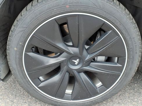 Used 2023 Tesla Model Y AWD image 3