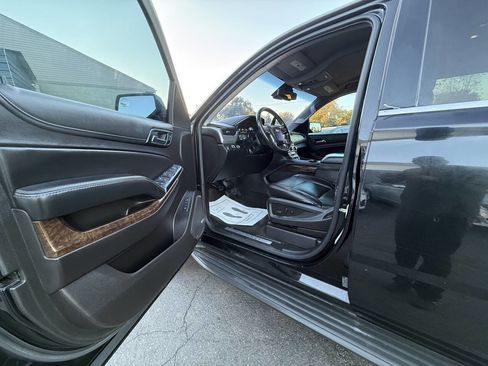 Used 2015 Chevrolet Suburban LT image 10