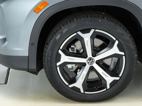 New 2026 Volkswagen Tiguan SE image 44