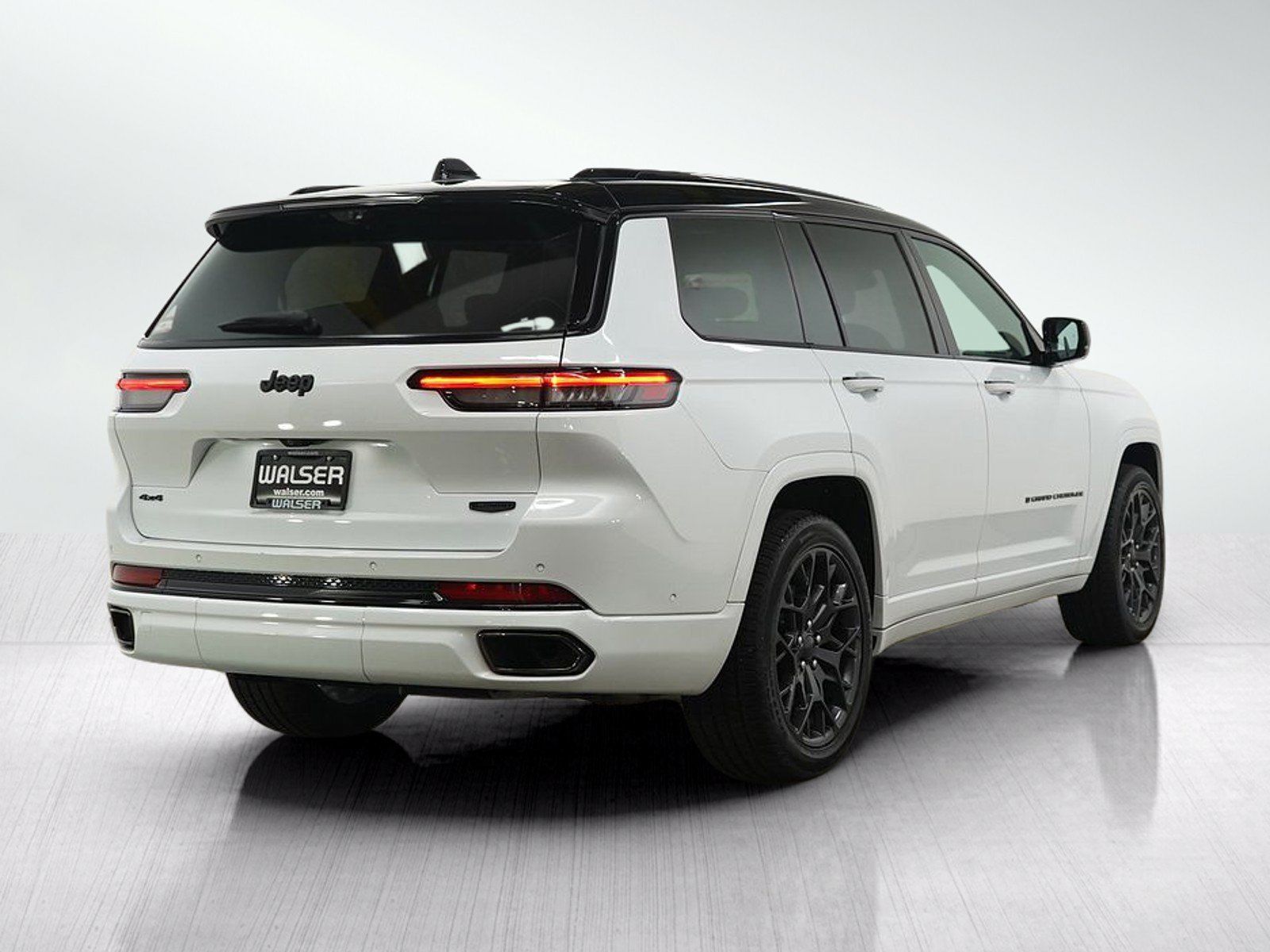 Used 2025 Jeep Grand Cherokee L Summit AWD/4WD image 5
