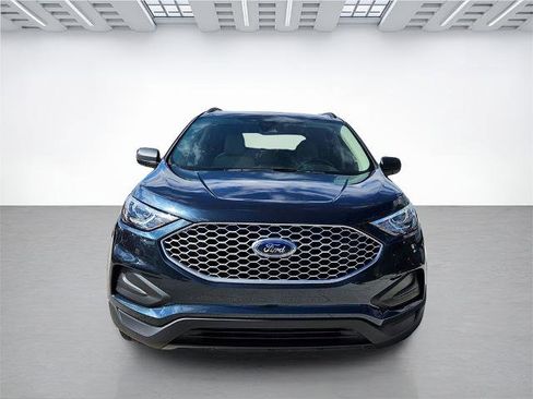 Certified 2024 Ford Edge SE image 3