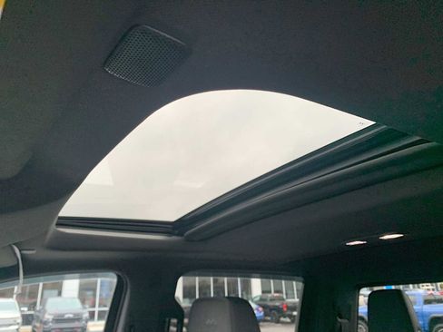 Certified 2019 Chevrolet Silverado 1500 High Country w/ Technology Package image 19