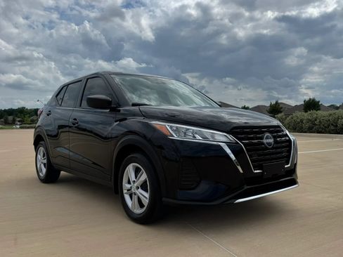 Used 2025 Nissan Kicks Play S FWD image 3