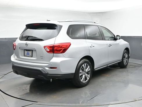 Used 2018 Nissan Pathfinder SL AWD/4WD image 4