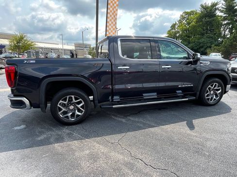 Used 2023 GMC Sierra 1500 SLT w/ SLT Premium Plus Package AWD/4WD image 17