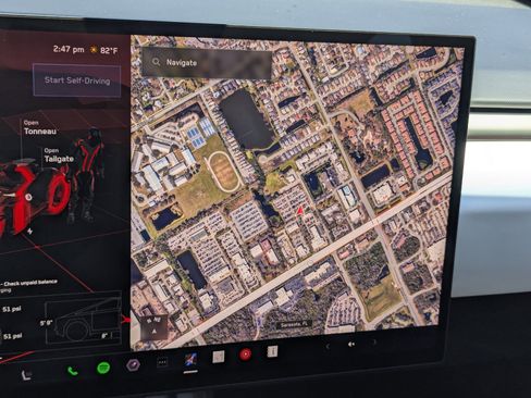 Used 2024 Tesla Cybertruck AWD Crew Cab image 27