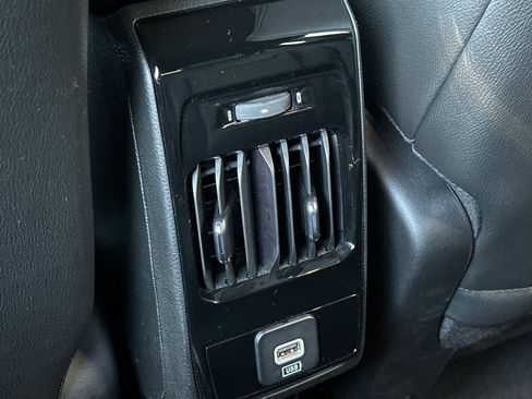 Used 2025 Jeep Compass Limited image 14