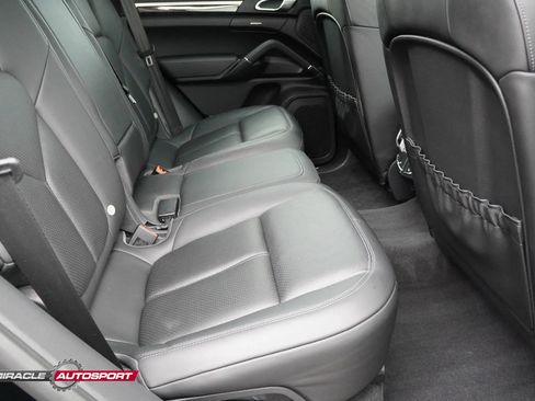 Used 2014 Porsche Cayenne Turbo S image 38