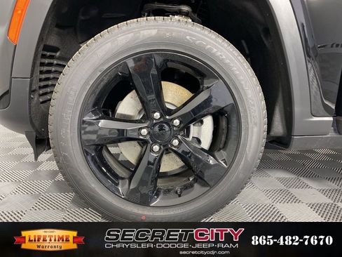 New 2026 Jeep Grand Cherokee L Limited AWD/4WD image 9