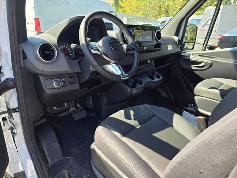 New 2025 Mercedes-Benz Sprinter 2500 image 10