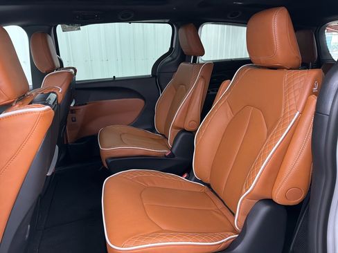 New 2026 Chrysler Pacifica Pinnacle w/ Trailer Tow Group image 11