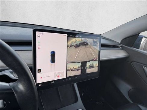 Used 2021 Tesla Model Y Long Range image 14