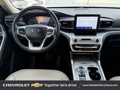 Used 2021 Ford Explorer XLT w/ Equipment Group 202A image 12