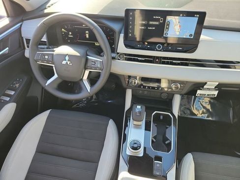 New 2026 Mitsubishi Outlander SE image 16
