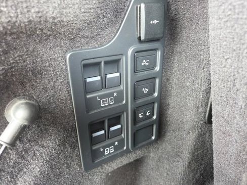 Used 2023 Land Rover Discovery HSE R-Dynamic AWD/4WD image 24