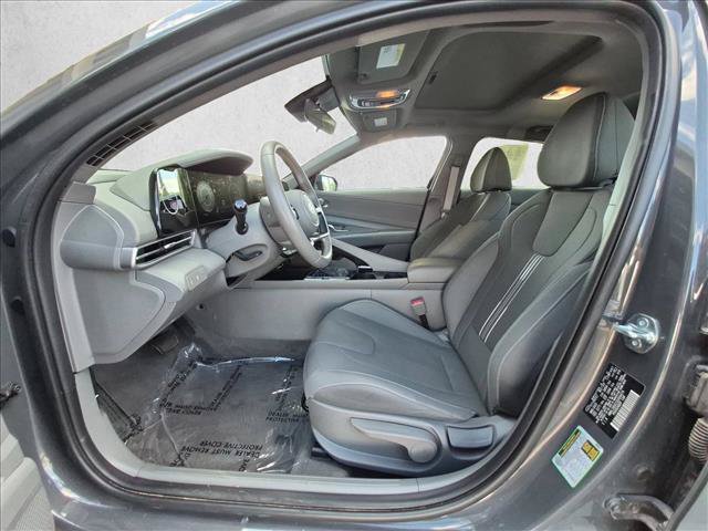 Used 2025 Hyundai Elantra SEL FWD image 17