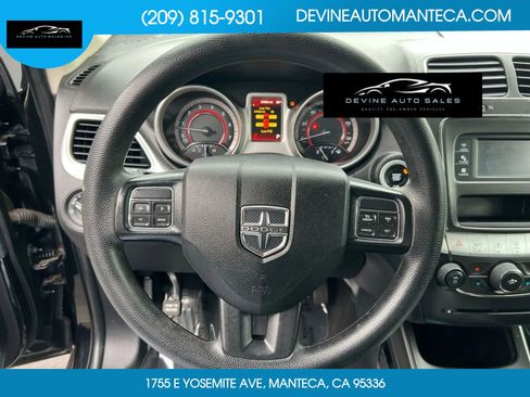 Used 2019 Dodge Journey SE image 16