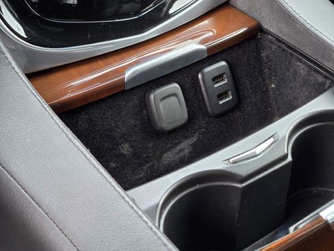 Used 2019 Cadillac Escalade Premium Luxury image 29