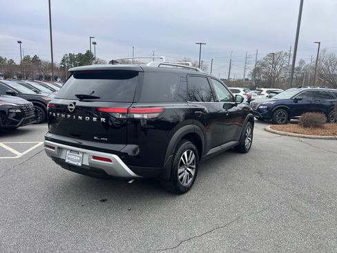 Certified 2025 Nissan Pathfinder SL image 5